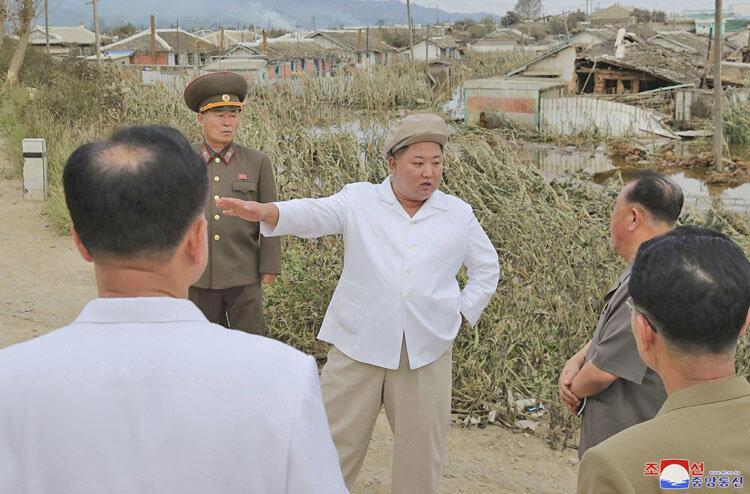 بازدید کیم جونگ-اون از مناطق توفان زده ، رهبر کره شمالی مسئول خاطی را برکنار کرد